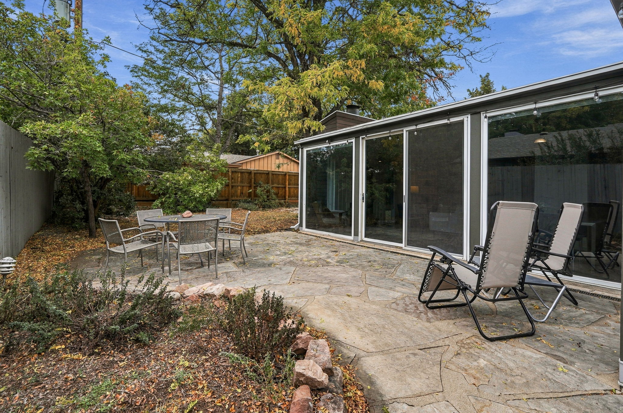  Photo 44