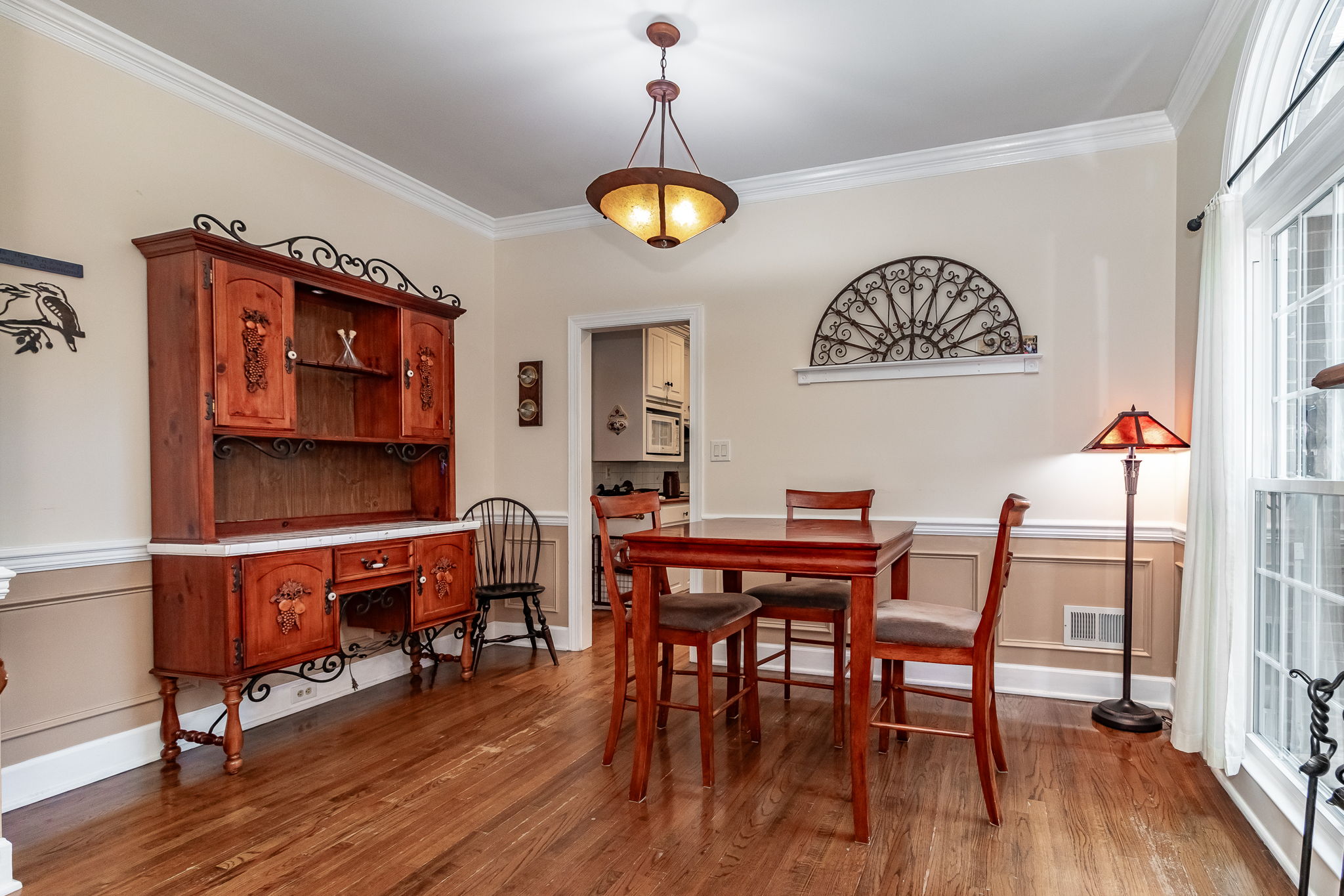 Casual Dining/Breakfast Area