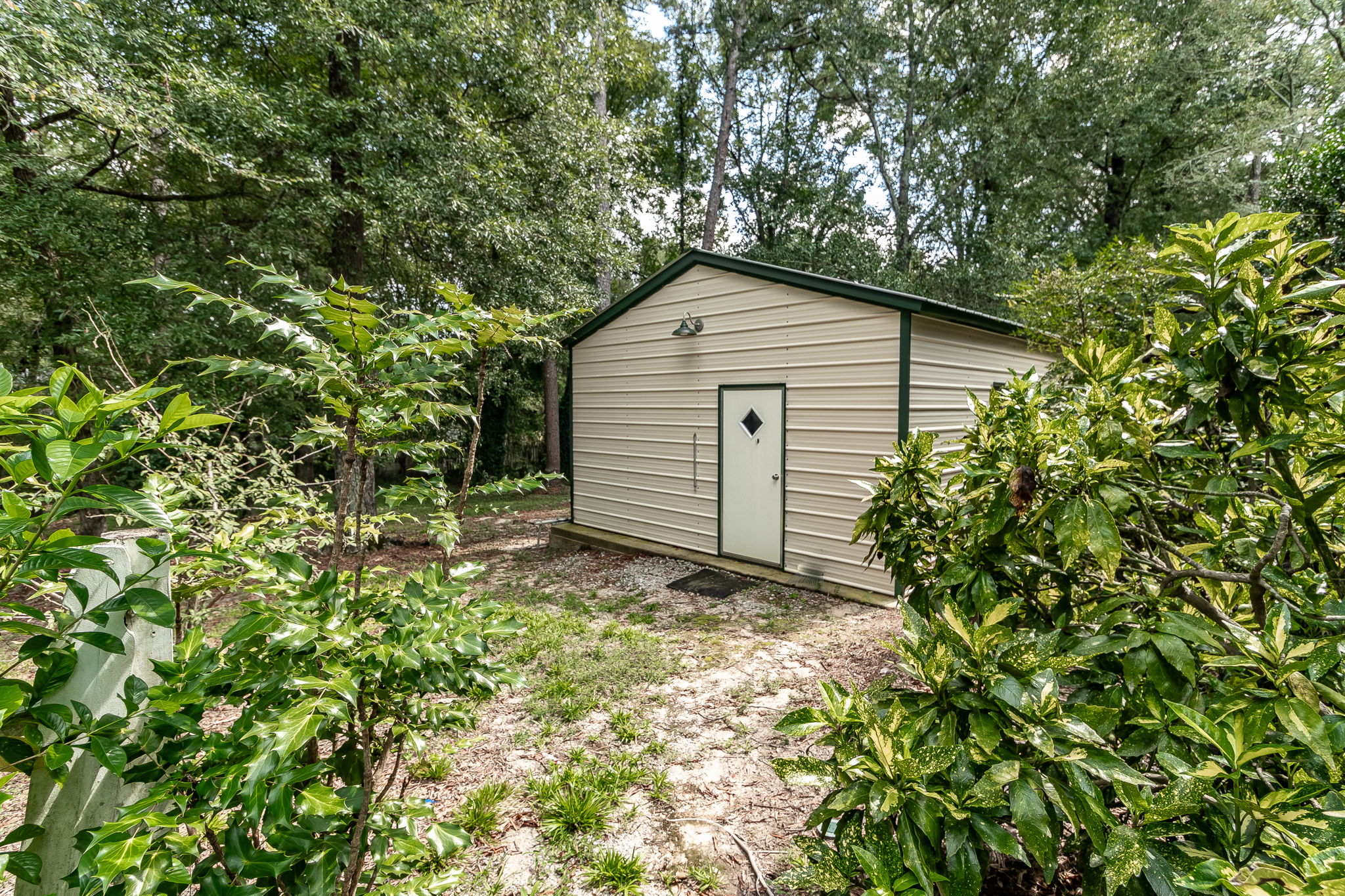 Shop W/ Electric and Lift