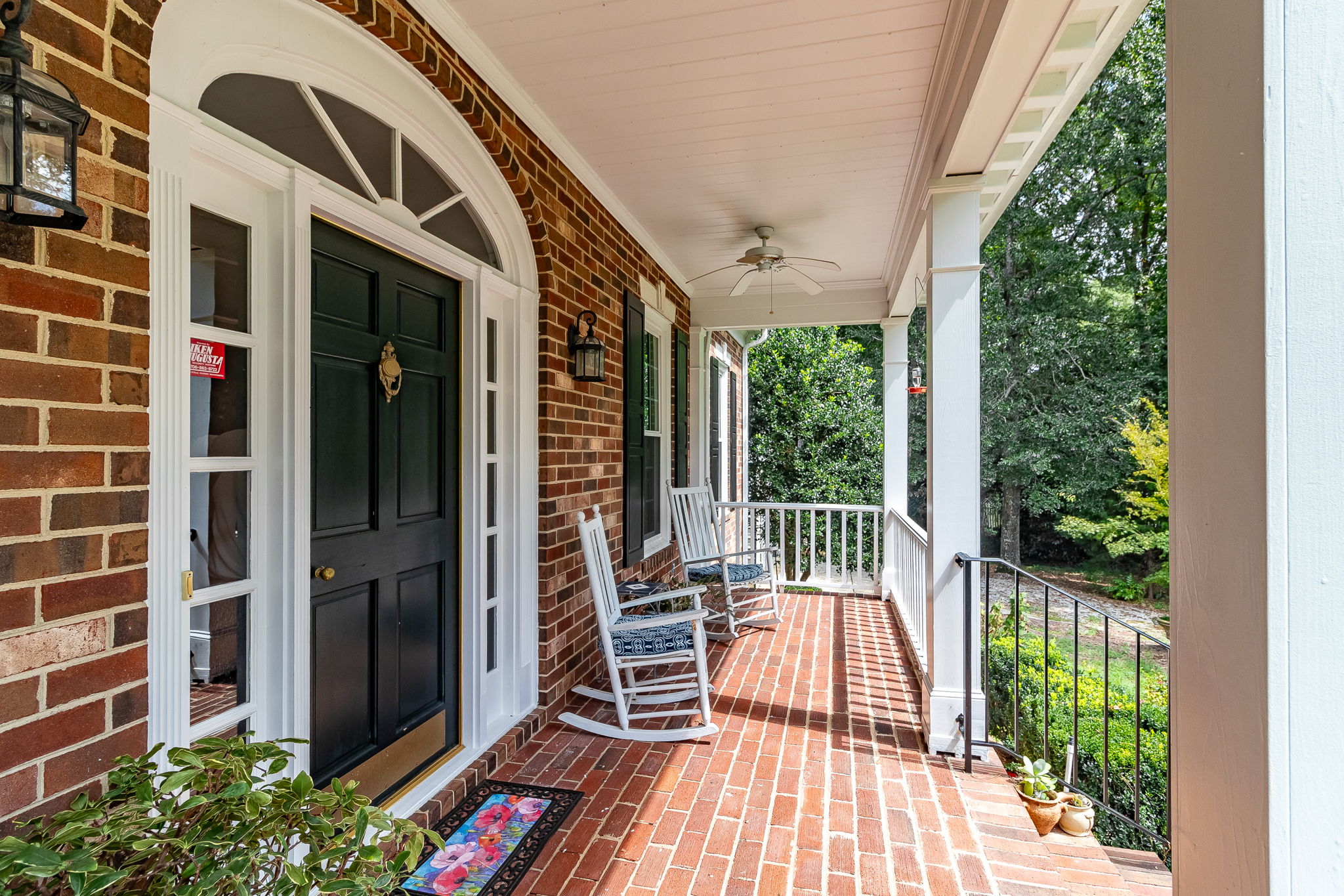 Front Porch/Entrance