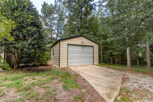 Shop W/ Electric and Lift