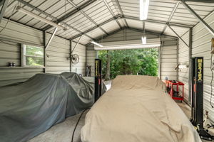 Shop W/ Electric and Lift