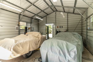 Shop W/ Electric and Lift