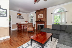 Family Room W/ Casual Dining