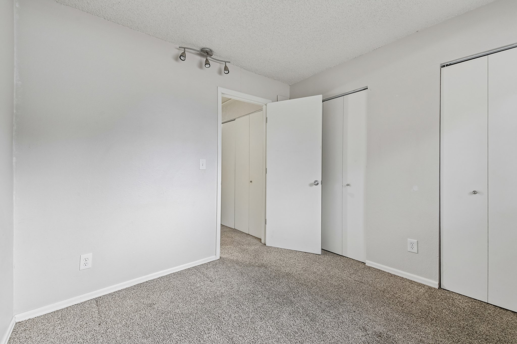 S Depew St 101-S2407-022.jpg