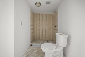 Bathroom 1 - 495A0096