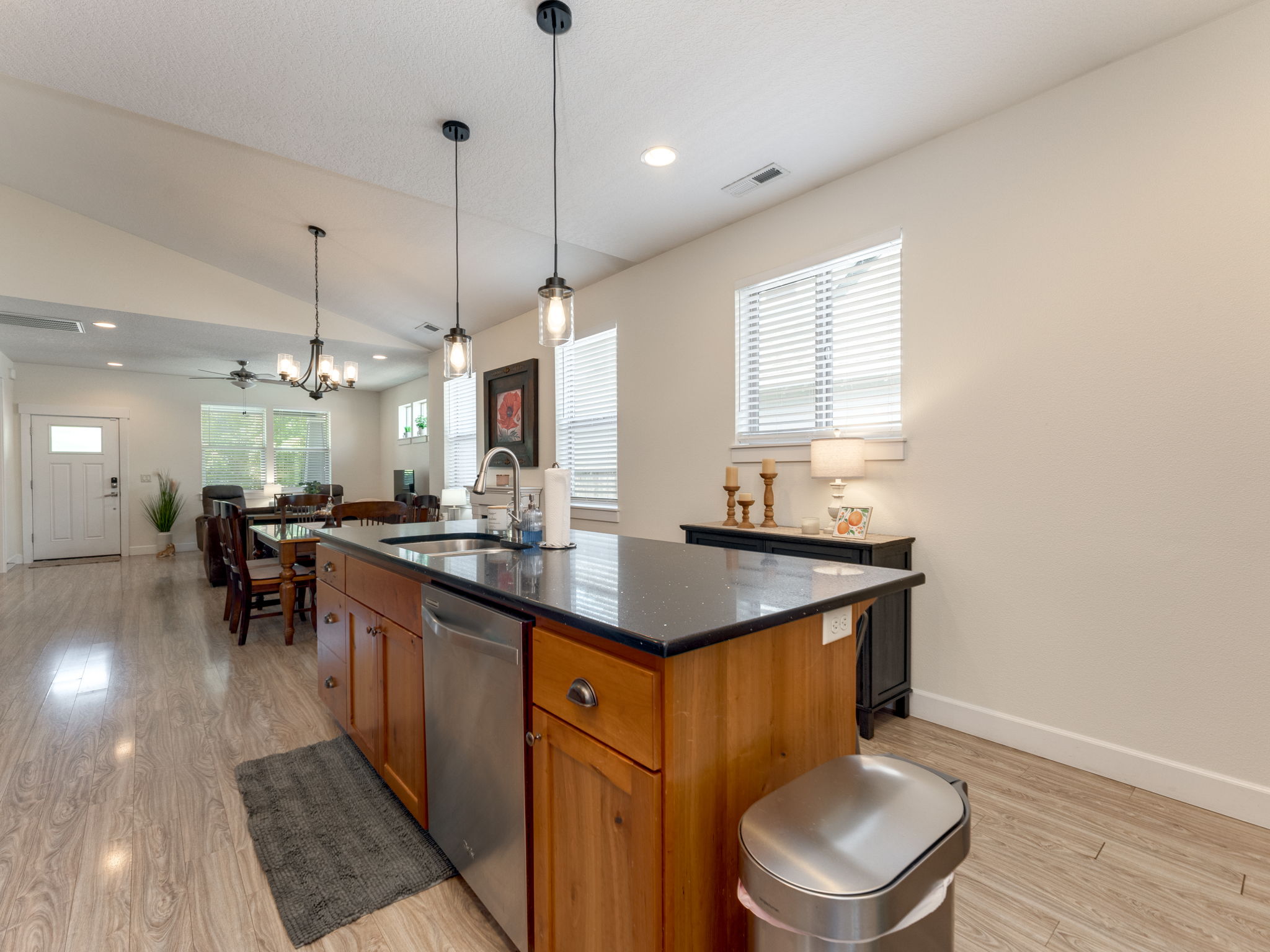  Photo 24