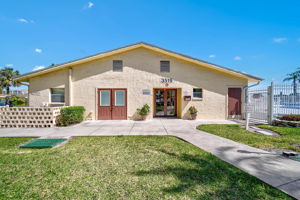 Lake Bayshore Dr -Amenities-4