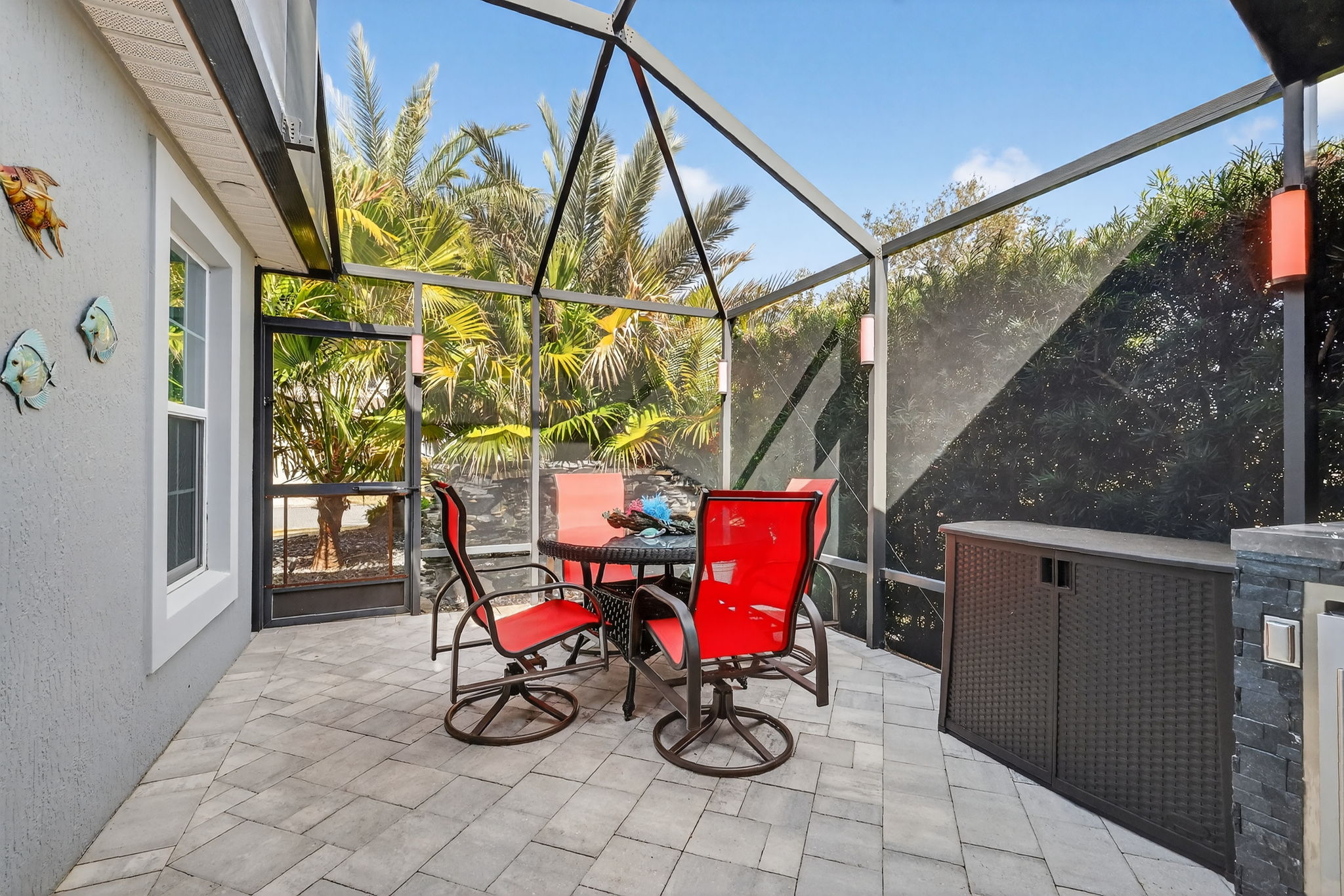 Extended Birdcage with Corner Waterfall