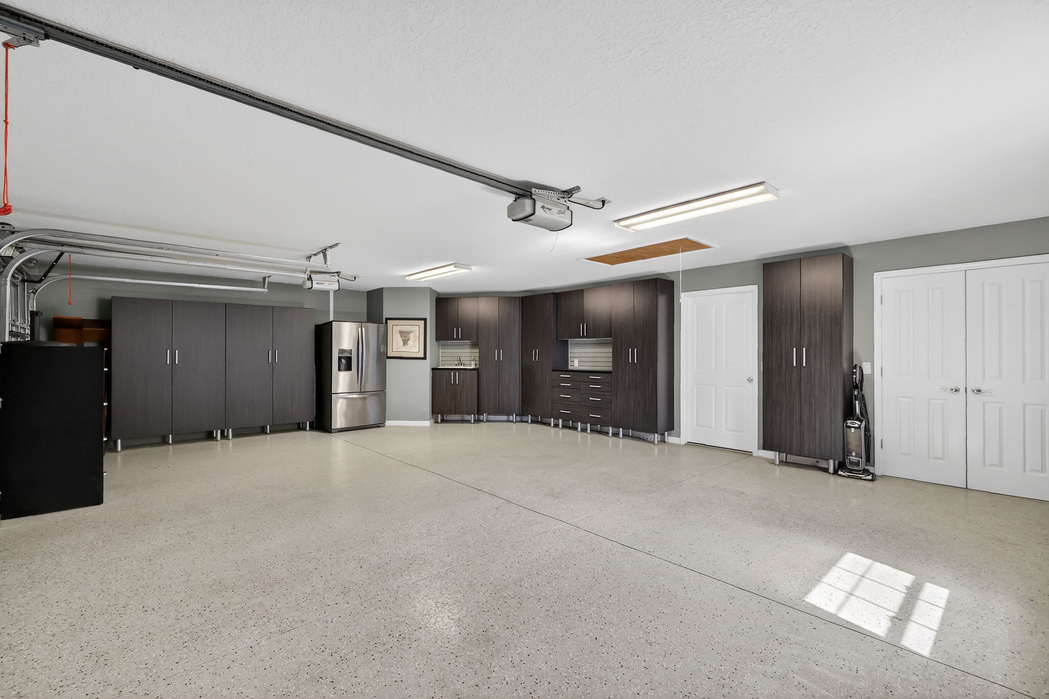 Expansive 32'x23' Garage with Custom Cabinetry