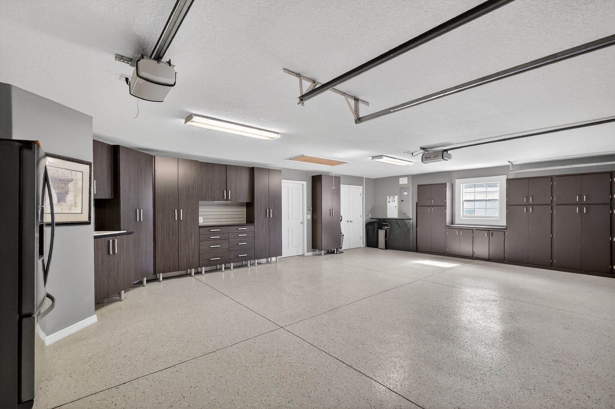 Expansive 32'x23' Garage with Custom Cabinetry