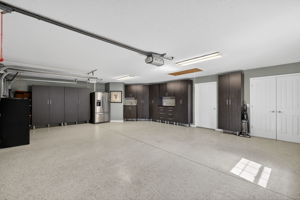 Expansive 32'x23' Garage with Custom Cabinetry