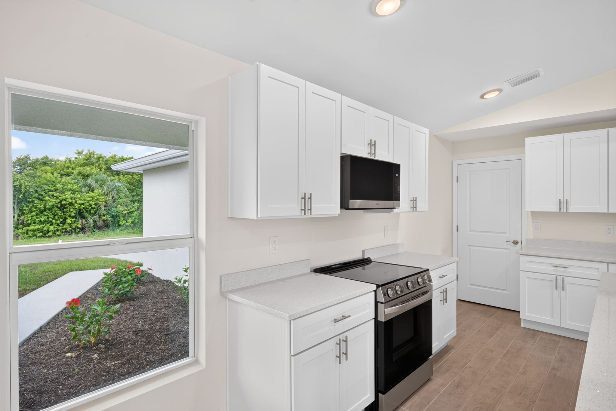 Kitchen 2 of 4