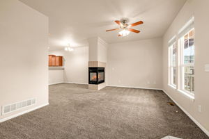  Photo 0