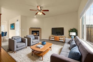 6L0A8648 virtually staged.jpeg