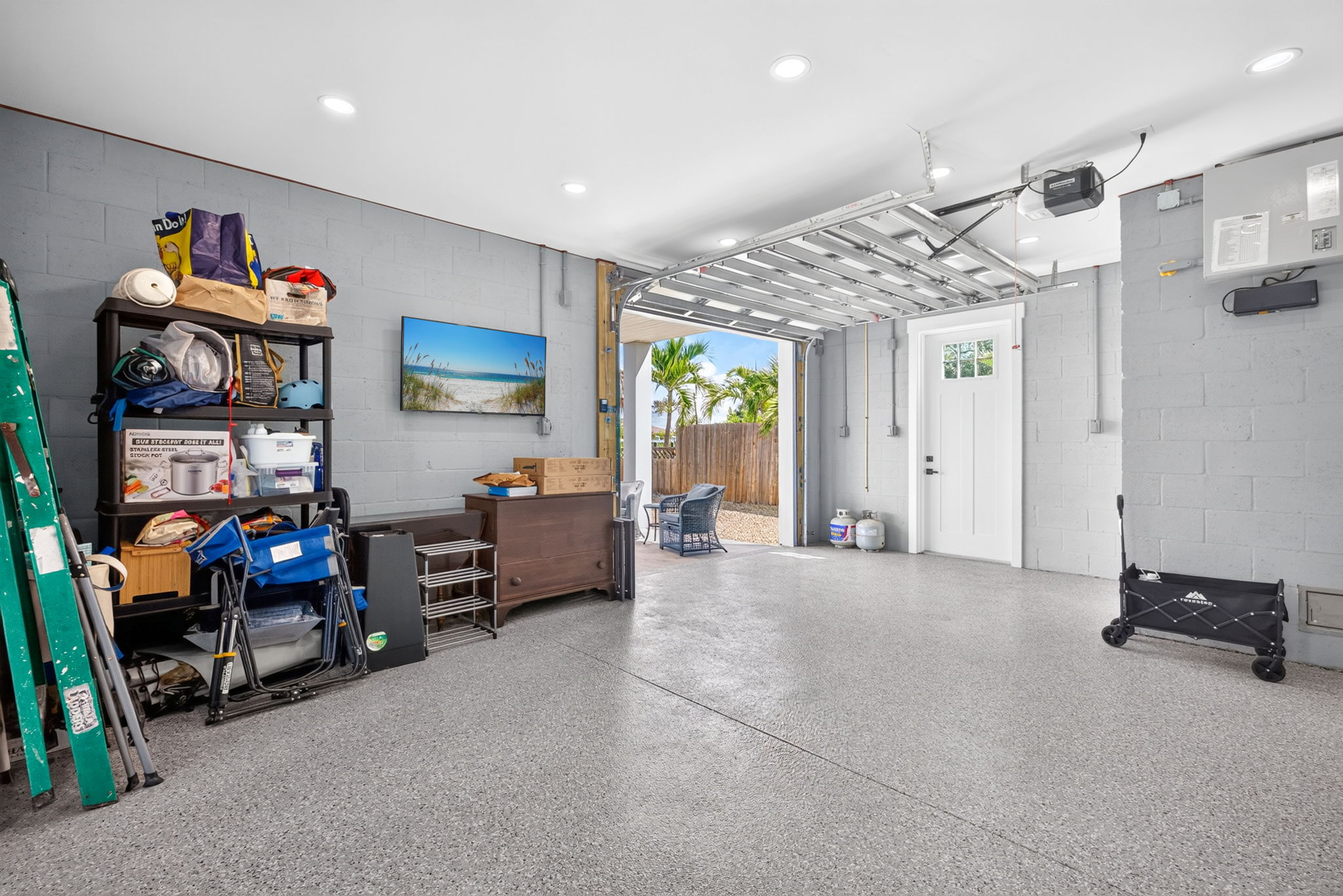Garage 1 of 4