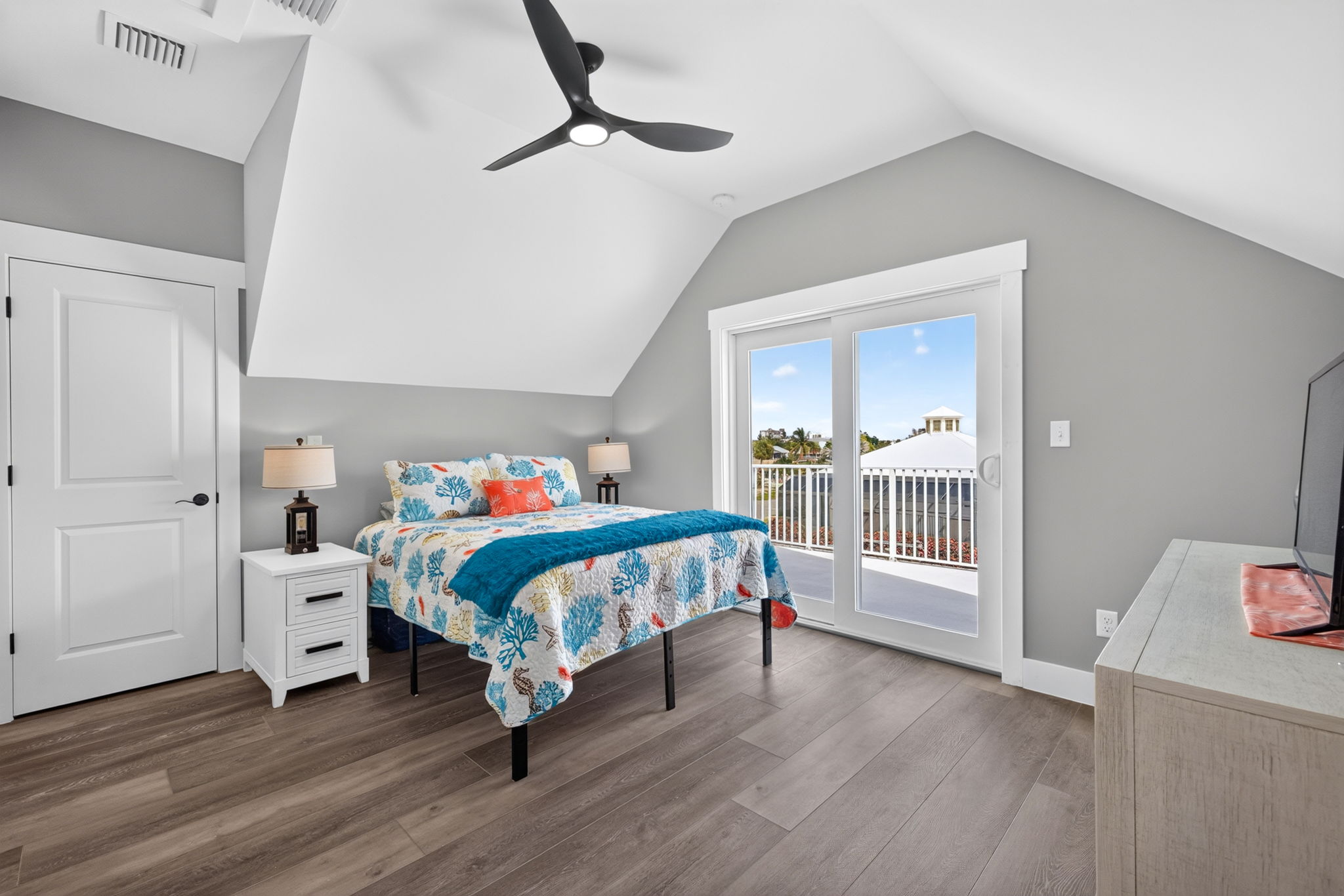 Guest Bedroom 1 - 2 of 2