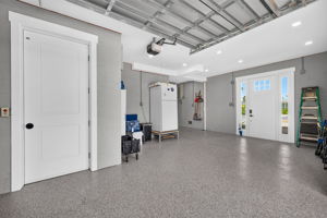 Garage 2 of 4