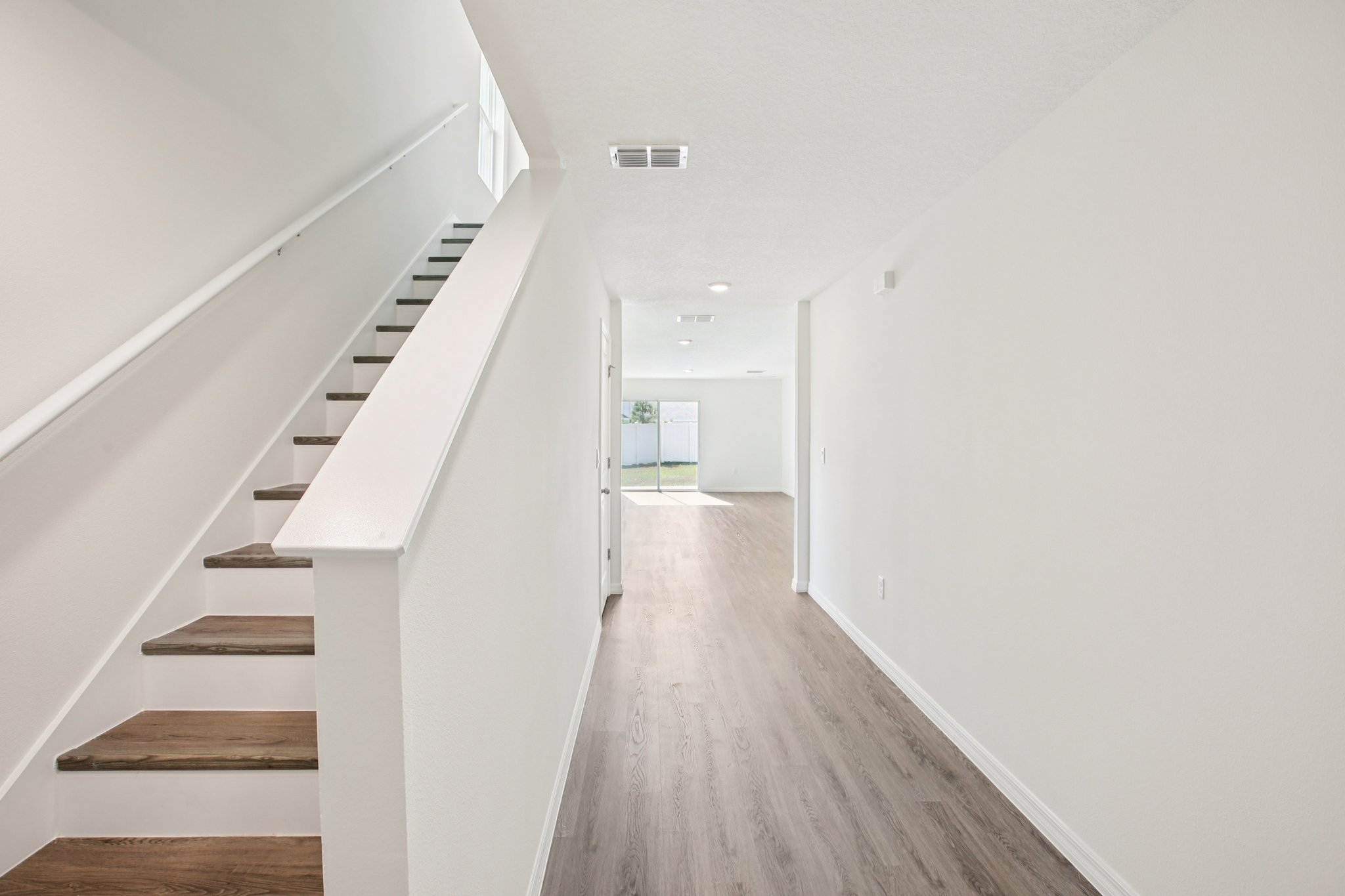 Sunflower Hill Dr-S2711-006.jpg