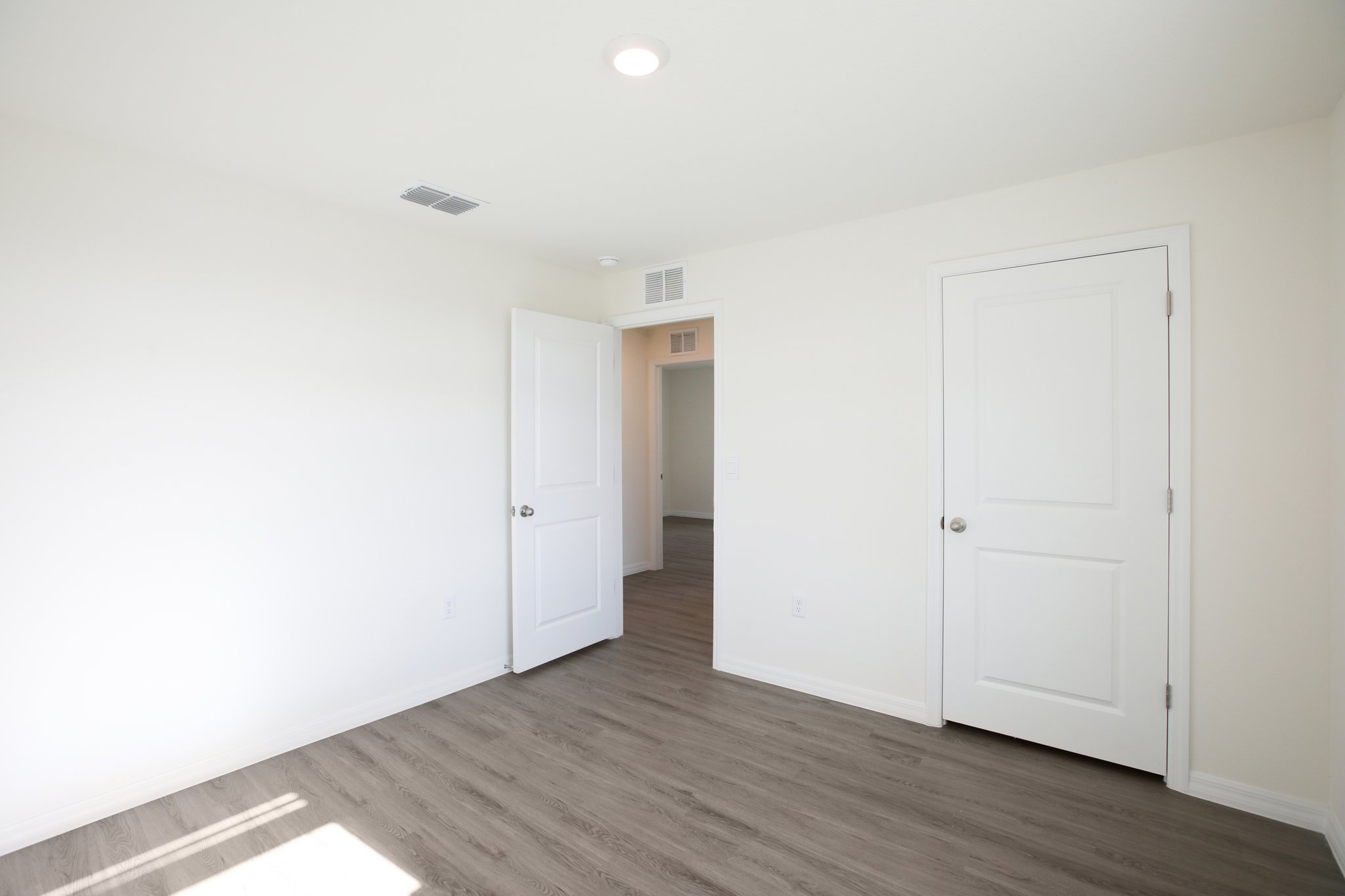 Sunflower Hill Dr-S2711-036.jpg