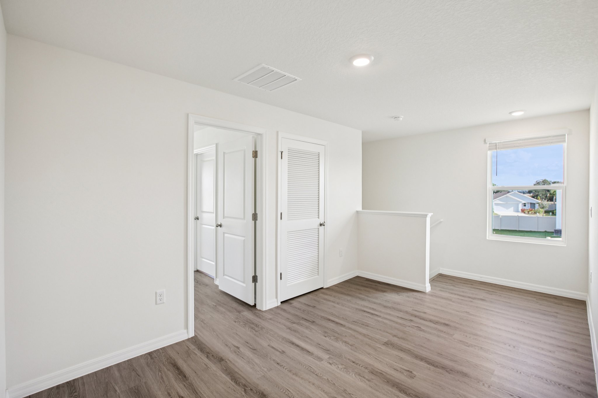 Sunflower Hill Dr-S2711-037.jpg