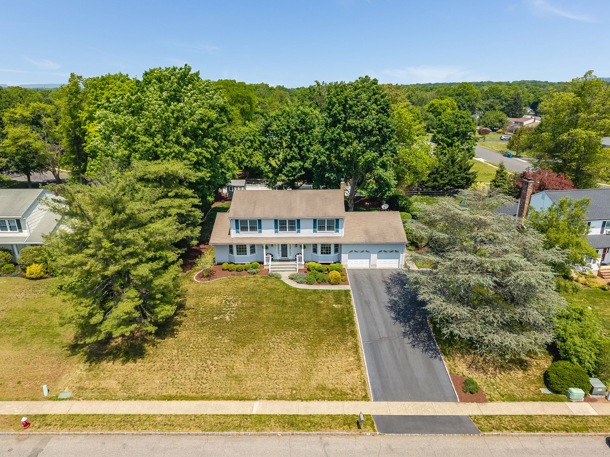 Located in the desirable Country Woods community, this home offers 2759 Sq Ft of living space and a peaceful setting with convenient access to schools, parks, shopping, and vibrant downtown Somerville.