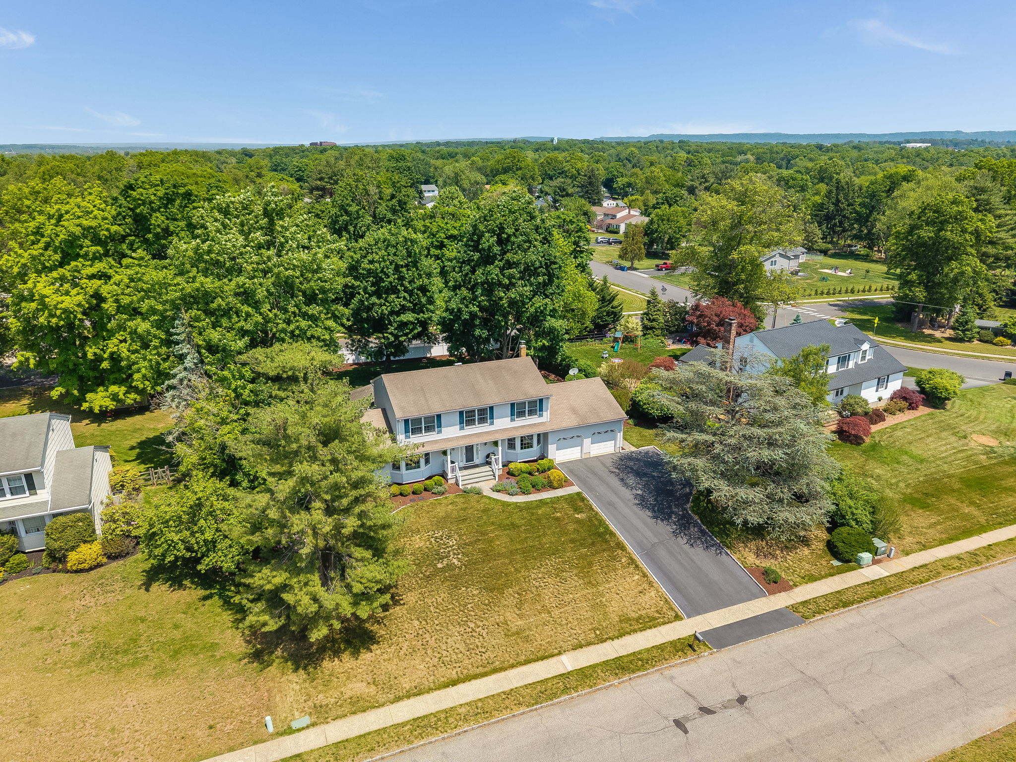 Located in the desirable Country Woods community, this home offers 2759 Sq Ft of living space and a peaceful setting with convenient access to schools, parks, shopping, and vibrant downtown Somerville.