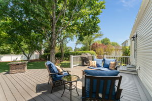 Deck Natural gas line at deck, gas grill and fire pit included