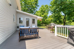 Deck Natural gas line at deck, gas grill and fire pit included
