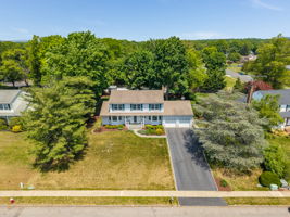 Located in the desirable Country Woods community, this home offers 2759 Sq Ft of living space and a peaceful setting with convenient access to schools, parks, shopping, and vibrant downtown Somerville.