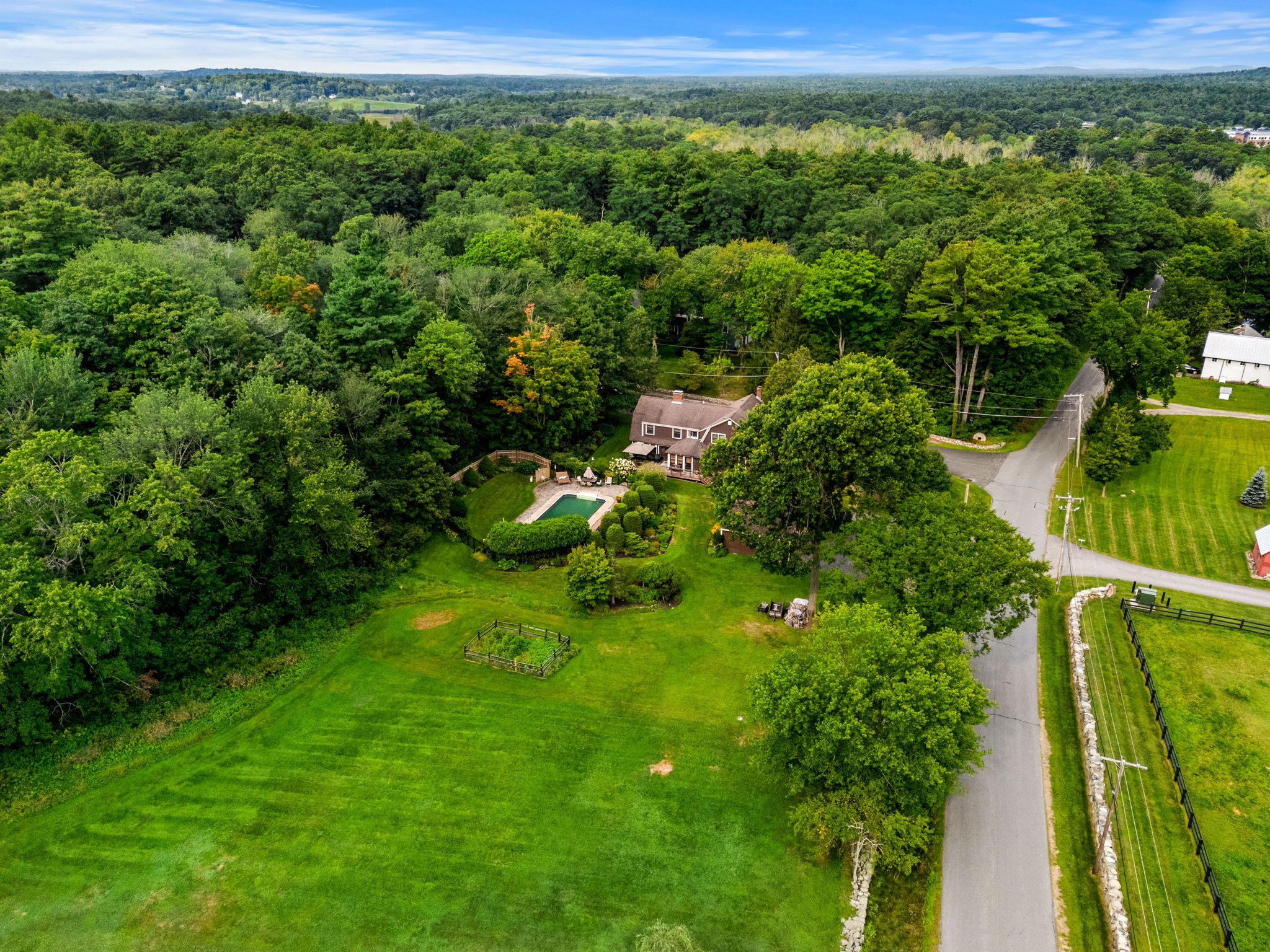 36 Cross St, Topsfield, MA 01983, USA Photo 8