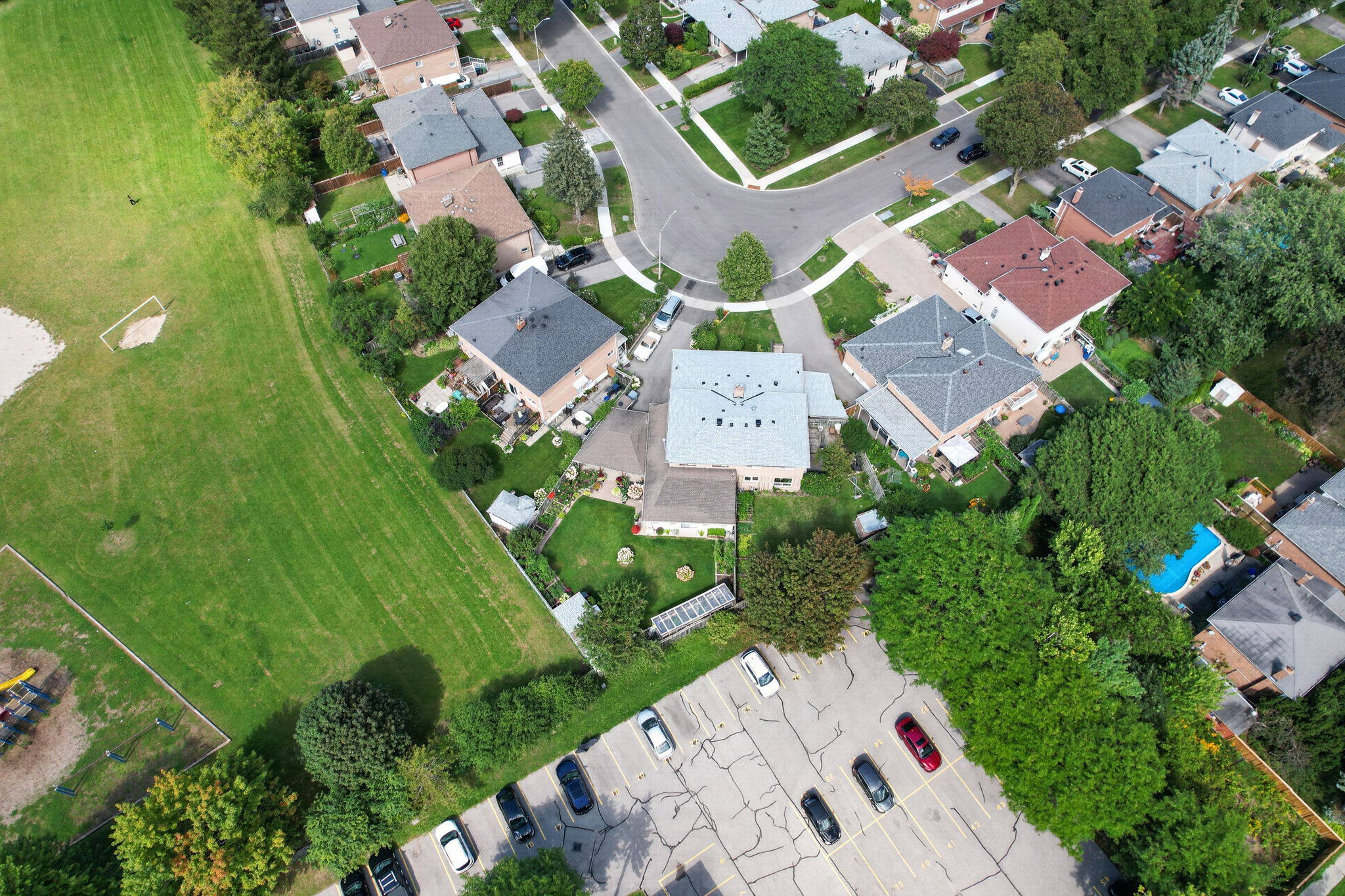 36 Crossbow Crescent Toronto, ON M2J 3M4