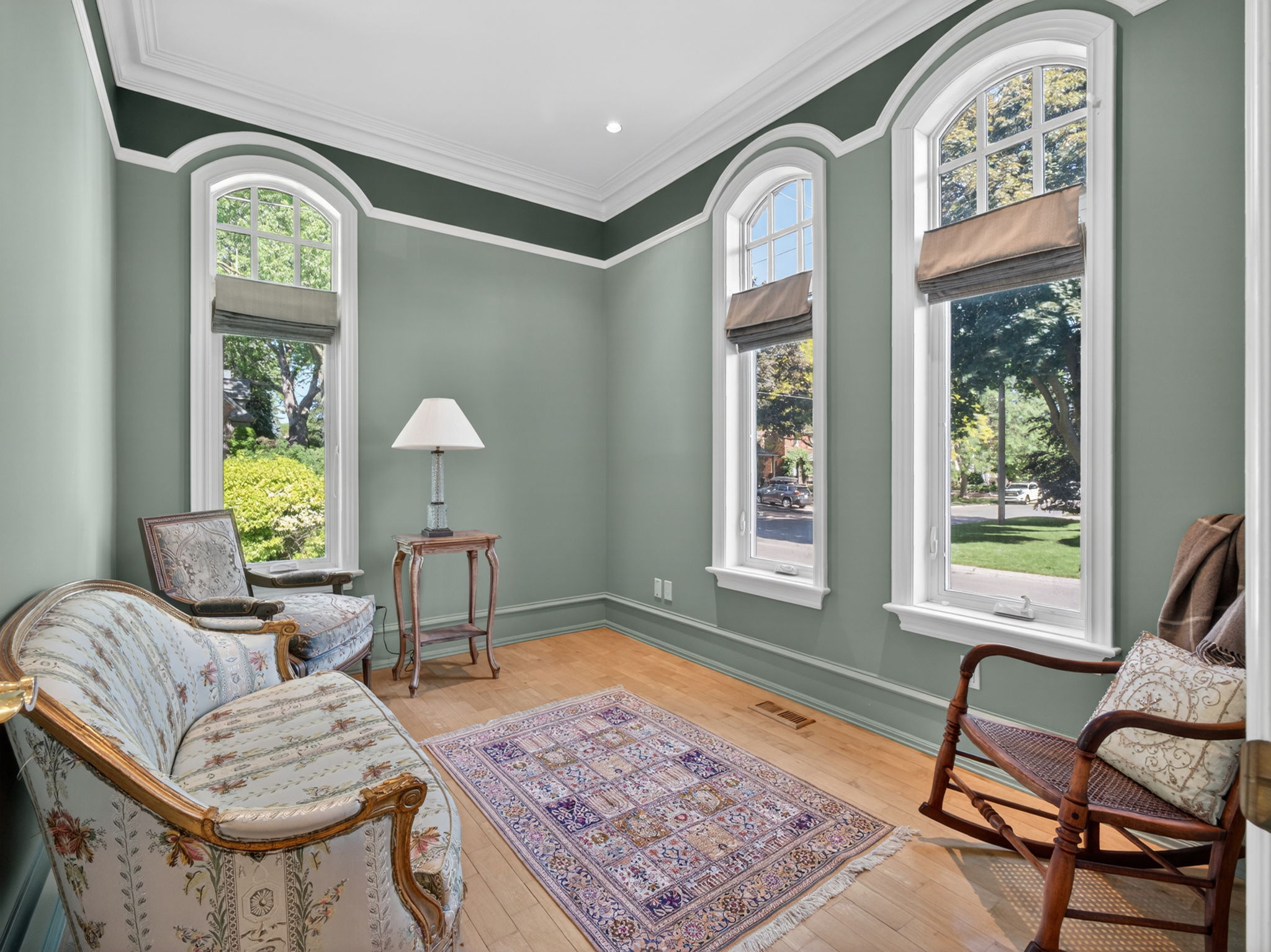 36 Esgore Dr Toronto, ON M5M 3R4