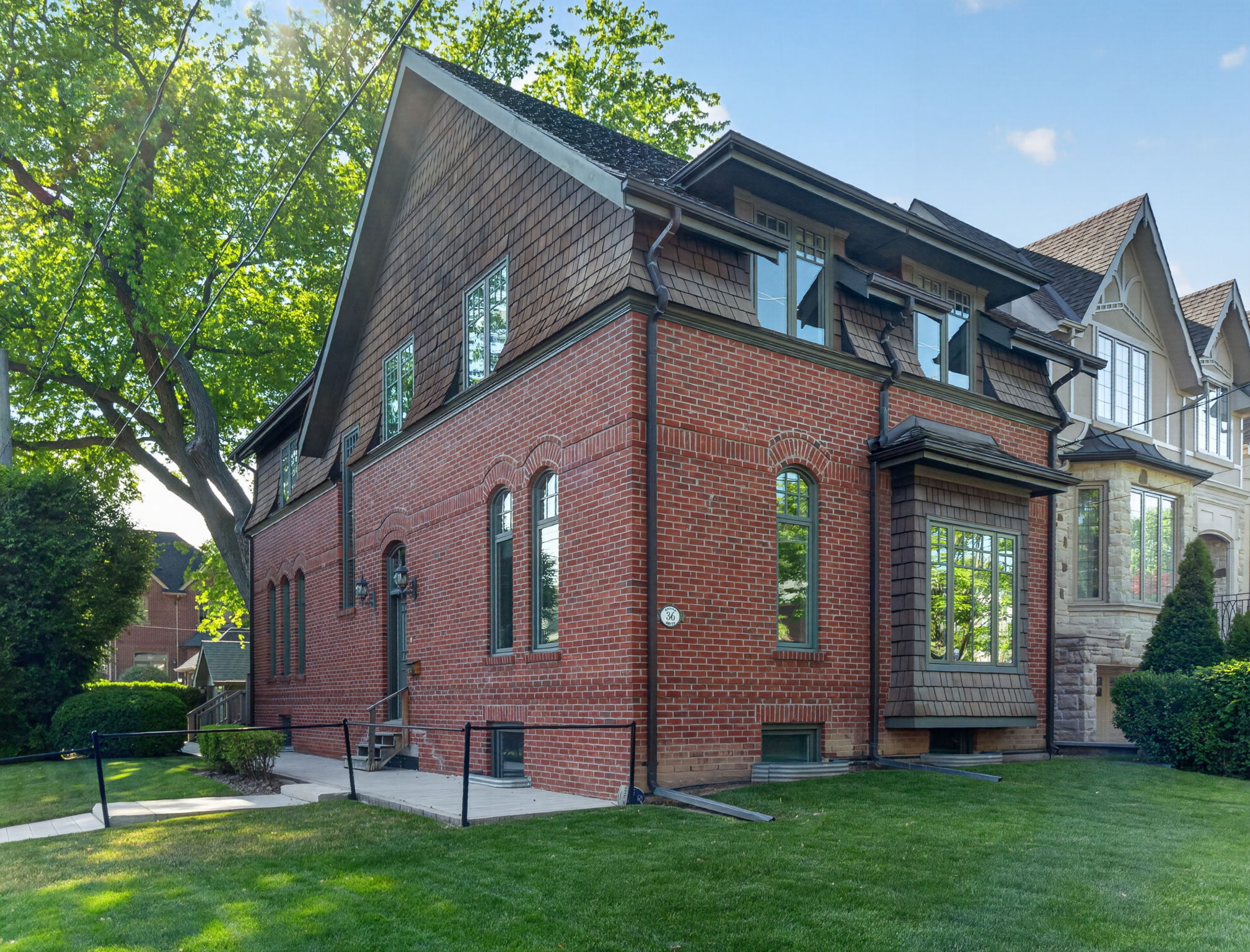 36 Esgore Dr Toronto, ON M5M 3R4