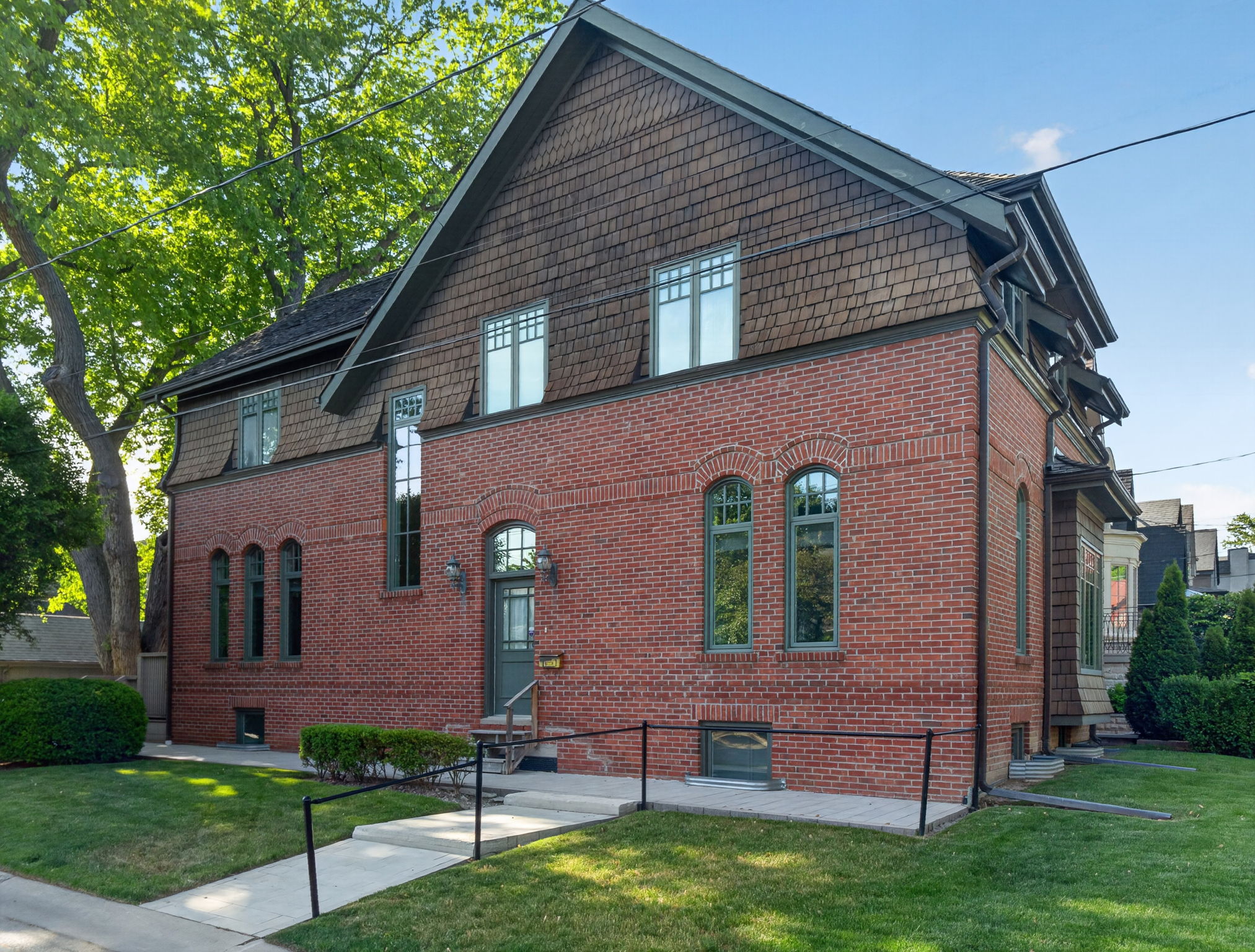 36 Esgore Dr Toronto, ON M5M 3R4