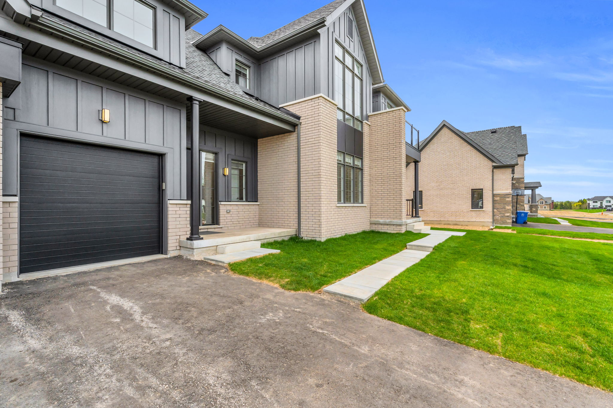 Front Porch/Entrance