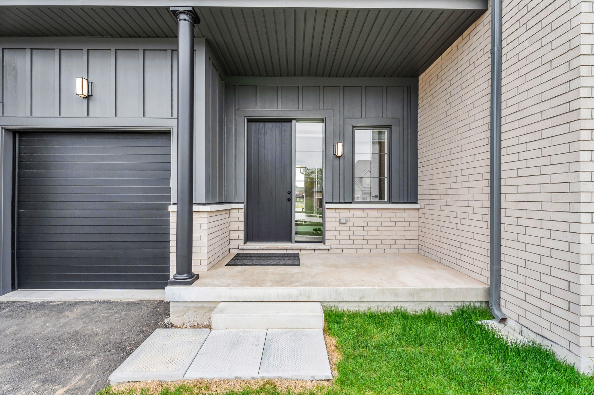 Front Porch/Entrance