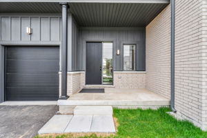 Front Porch/Entrance
