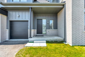 Front Porch/Entrance