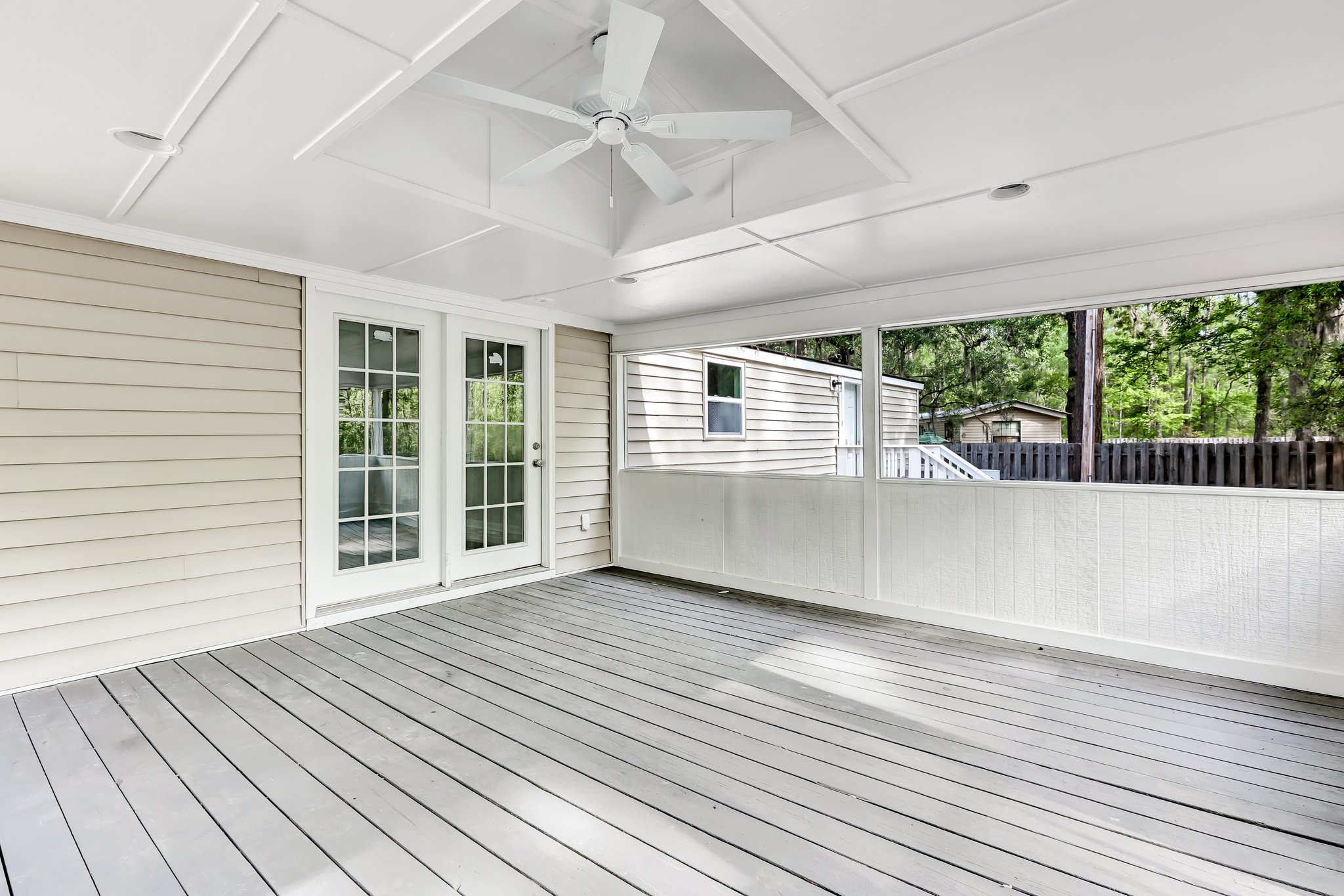 Screened-in Porch