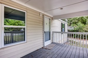 Front Porch/Entrance