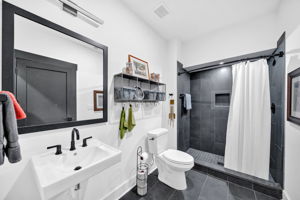 Studio Full Bath