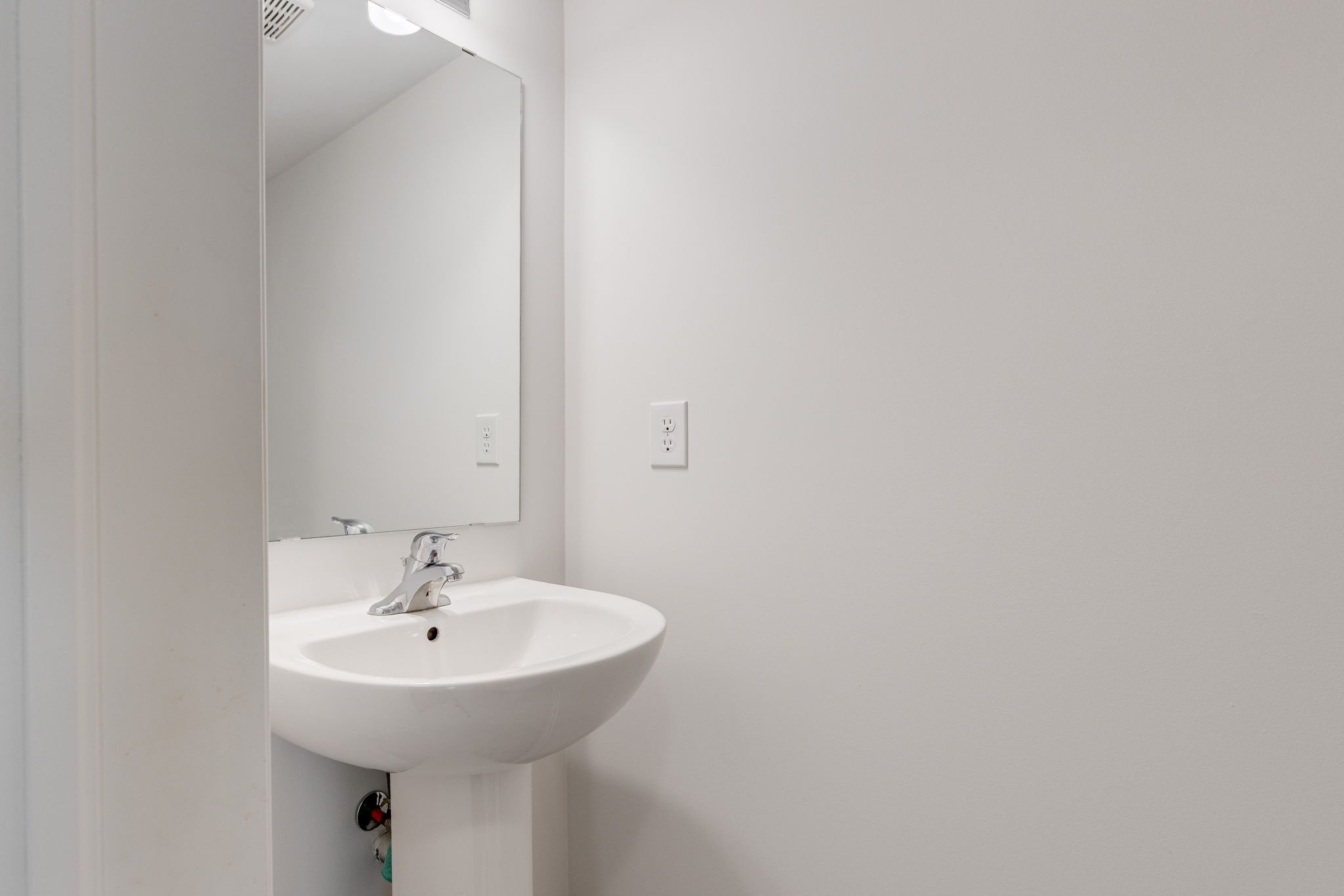 Oshawa property showcase — delivered property photograph 9