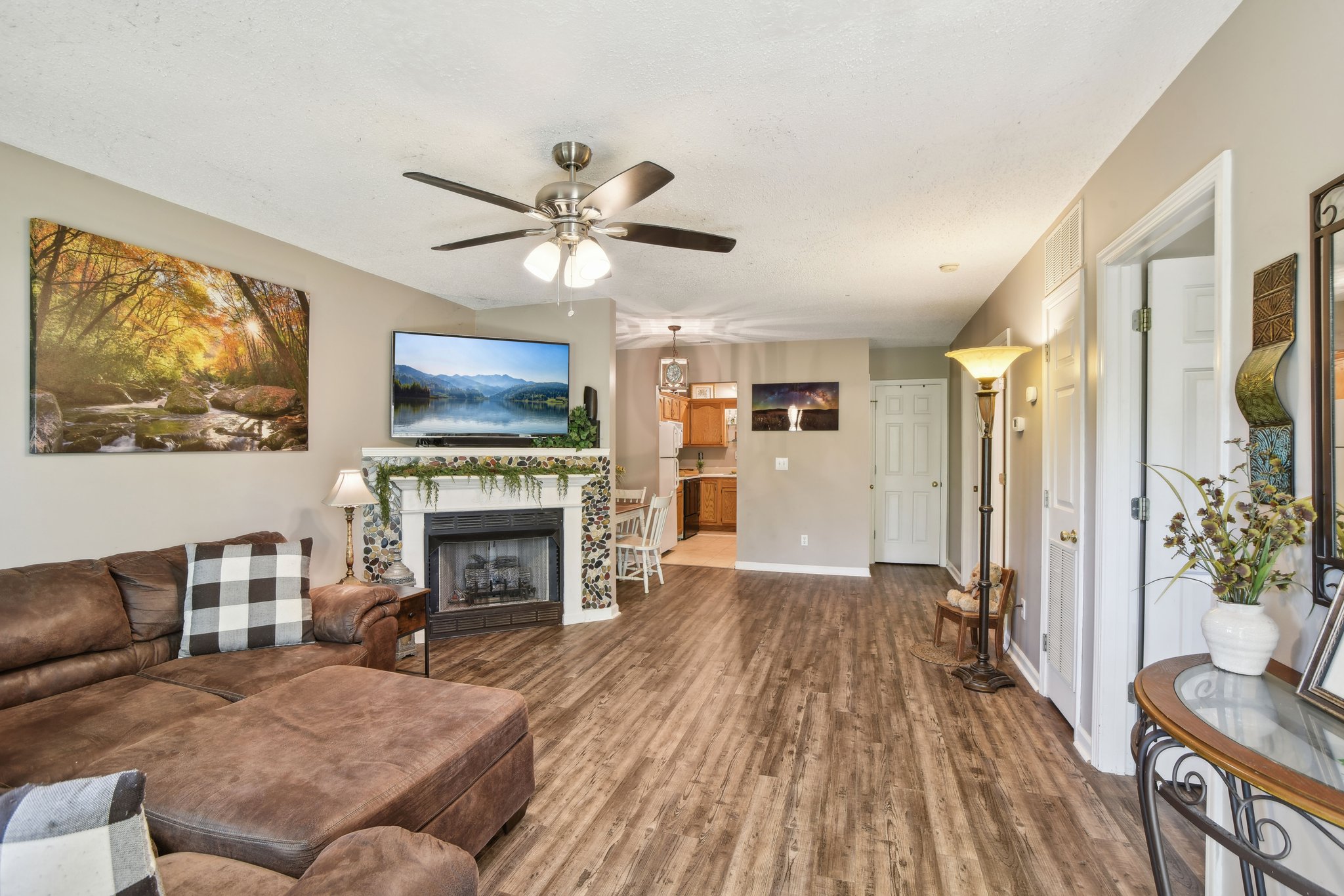 Queen Rd unit c-1004-006.jpg