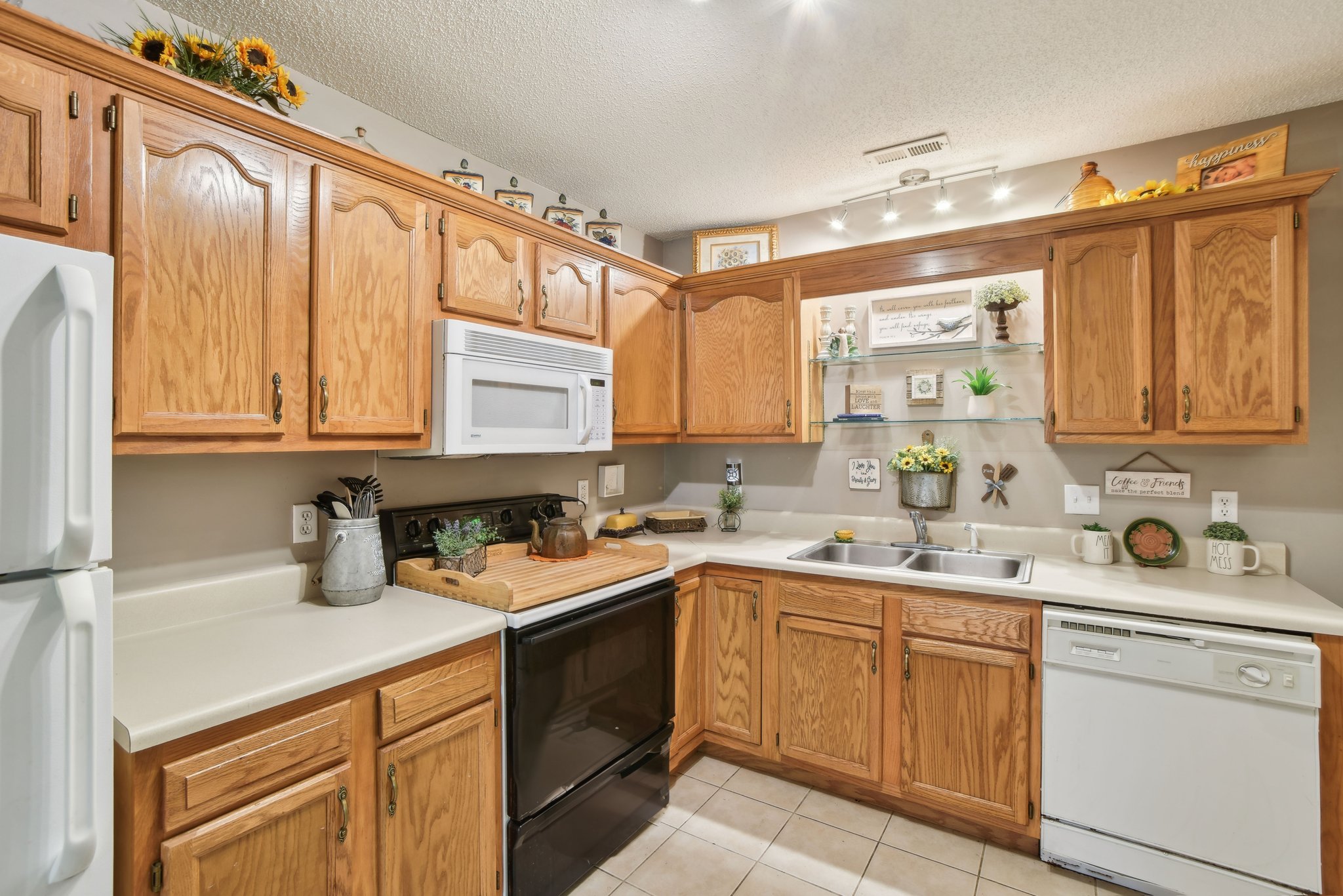 Queen Rd unit c-1004-012.jpg