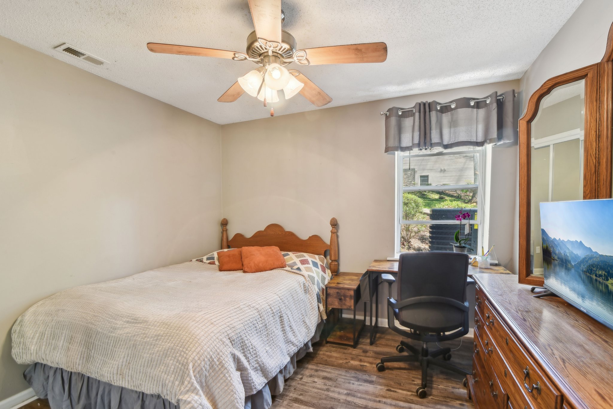 Queen Rd unit c-1004-014.jpg