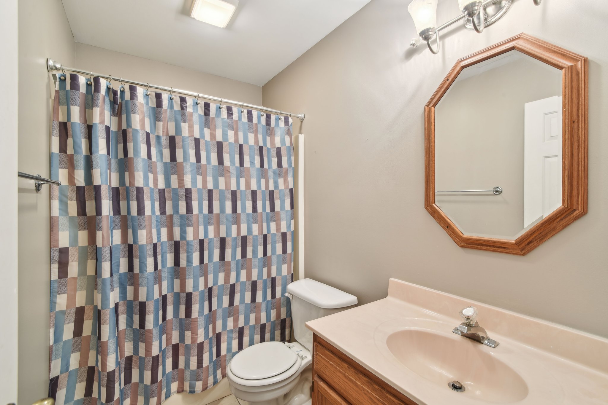 Queen Rd unit c-1004-017.jpg