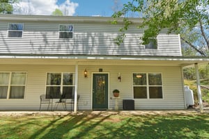 Queen Rd unit c-1004-002.jpg