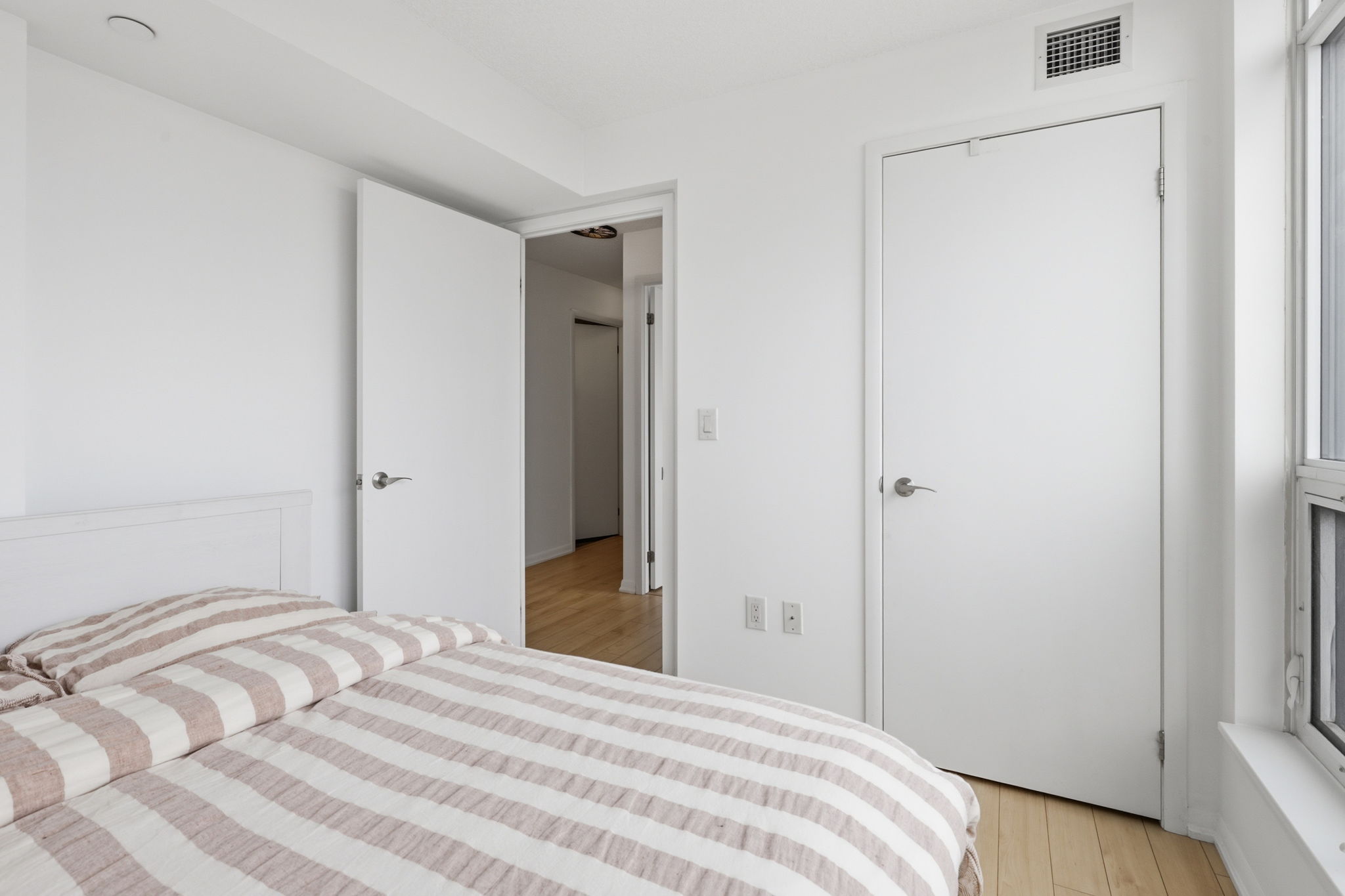 Property in Toronto — delivered property photograph 21