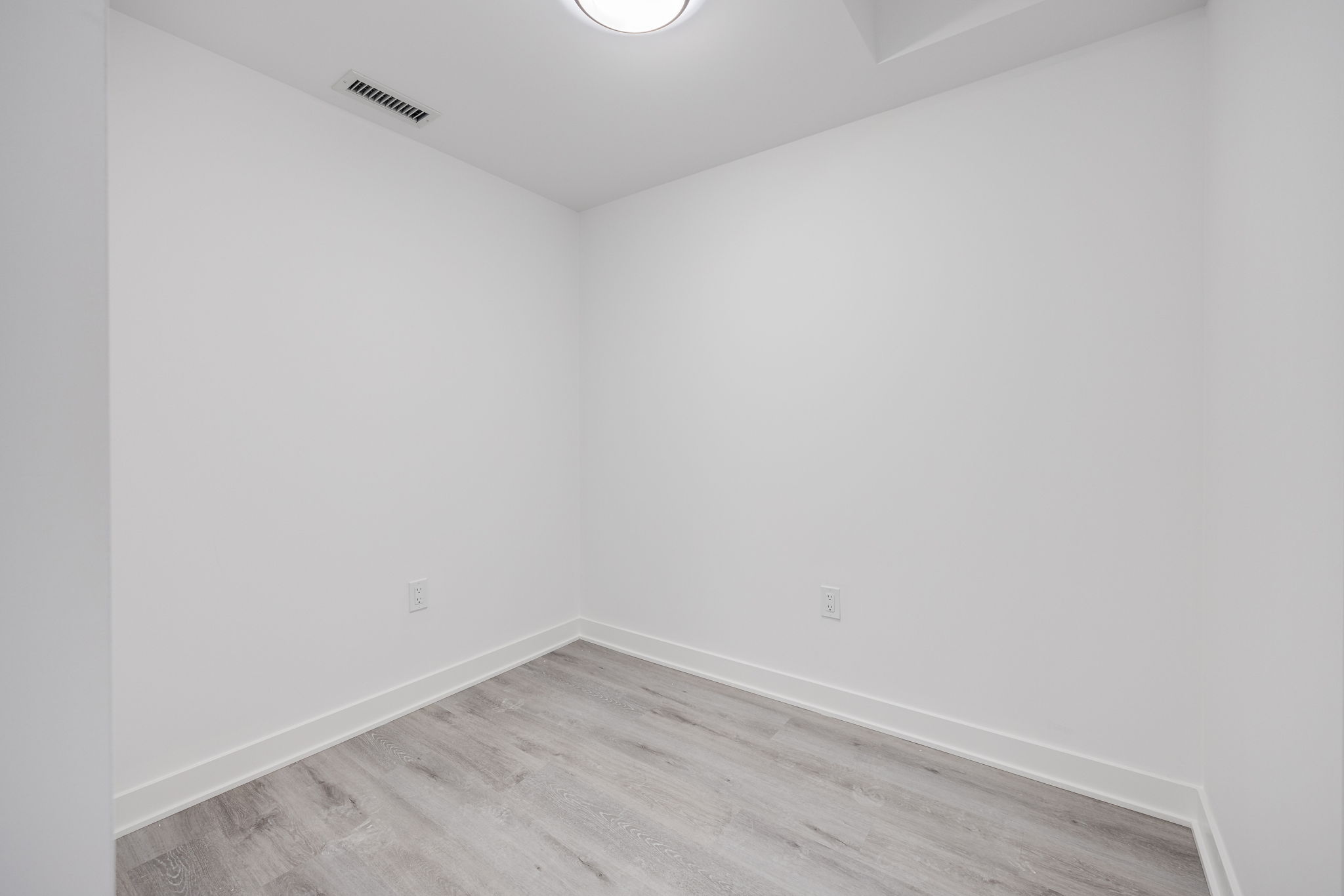 Toronto property showcase — delivered property photograph 15